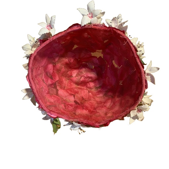 VINTAGE CIRCA 1960'S HANDCRAFTED PINK W/SILK FLOWERS CLOCHE HAT - Picture 6 of 10